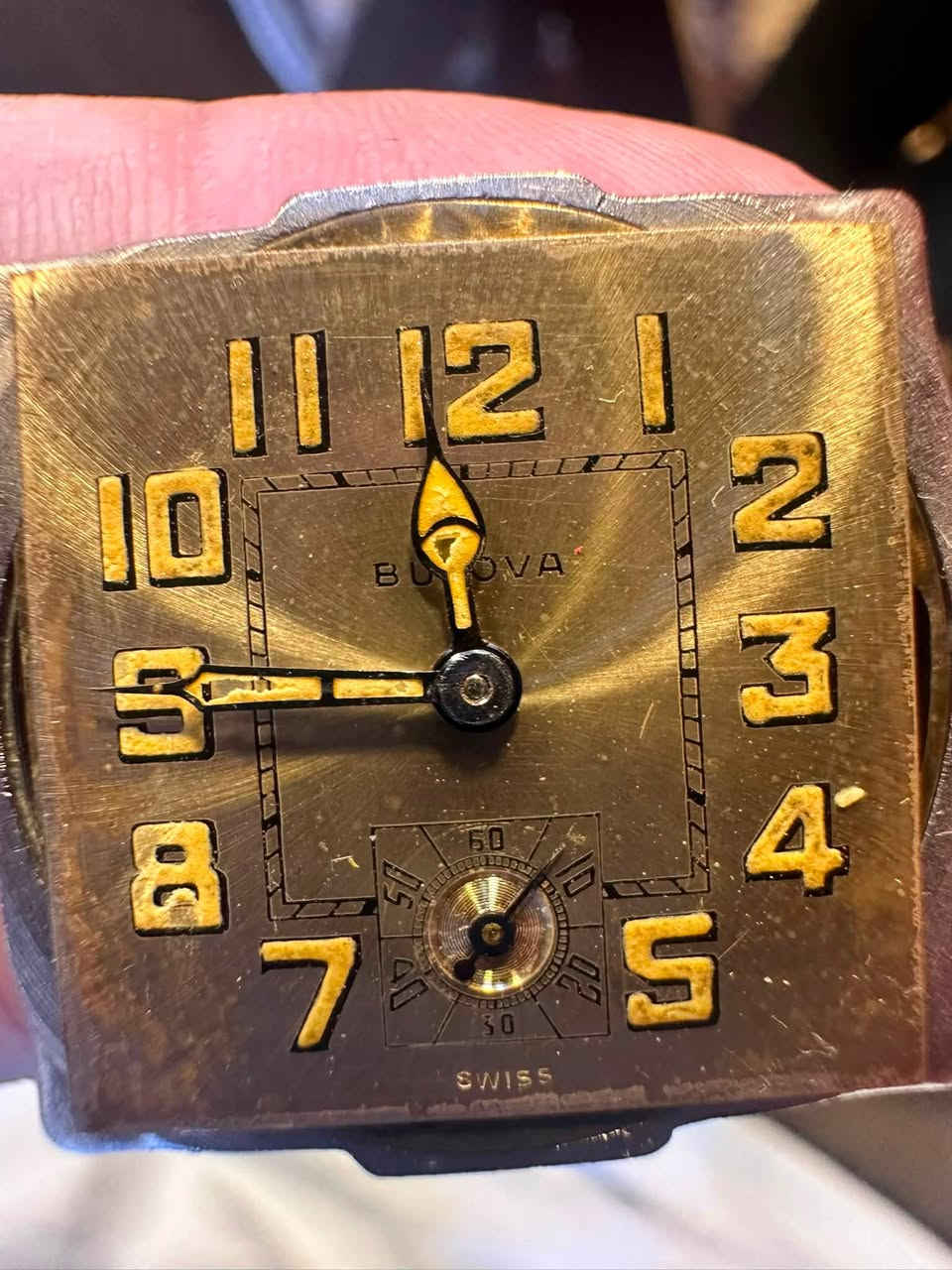 السلام عليكم بلوفا 1927
مؤرخة كهدية 
القطر ٣٢في ٣٥
ماكنة نوادر وساعة جدا نضيفة
السعر ١٥٠$
***********
