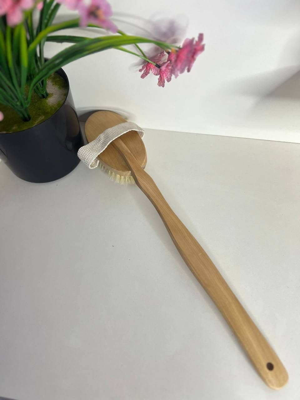 فرشاة الجسم بمقبض خشبي طويل 🌿
ثنين في واحد 1️⃣ تكدرون تخلوها بالمقبض الخشبي وتكدرون توخروها من المقبض بكل سهولة
امنحي بشرتك عناية مميزة مع فرشاة الجسم  المصممة بشعيرات طبيعية ومقبض خشبي طويل للوصول بسهولة إلى جميع مناطق الجسم. تساعد على تقشير الجلد الميت بلطف، تنشيط الدورة الدموية، وترك البشرة أكثر نعومة وإشراقًا مع الاستخدام المنتظم.
✨ المميزات:
شعيرات طبيعية ناعمة وفعالة.
مقبض خشبي طويل لسهولة الاستخدام.
تساعد على إزالة الجلد الميت وتحسين ملمس البشرة.

سعر 5 الف 💚


**إذا كنت صاحب هذا الإعلان وتريد حذفه لأي سبب، رجاءا أرسل رسالة إلى الدعم الفني**