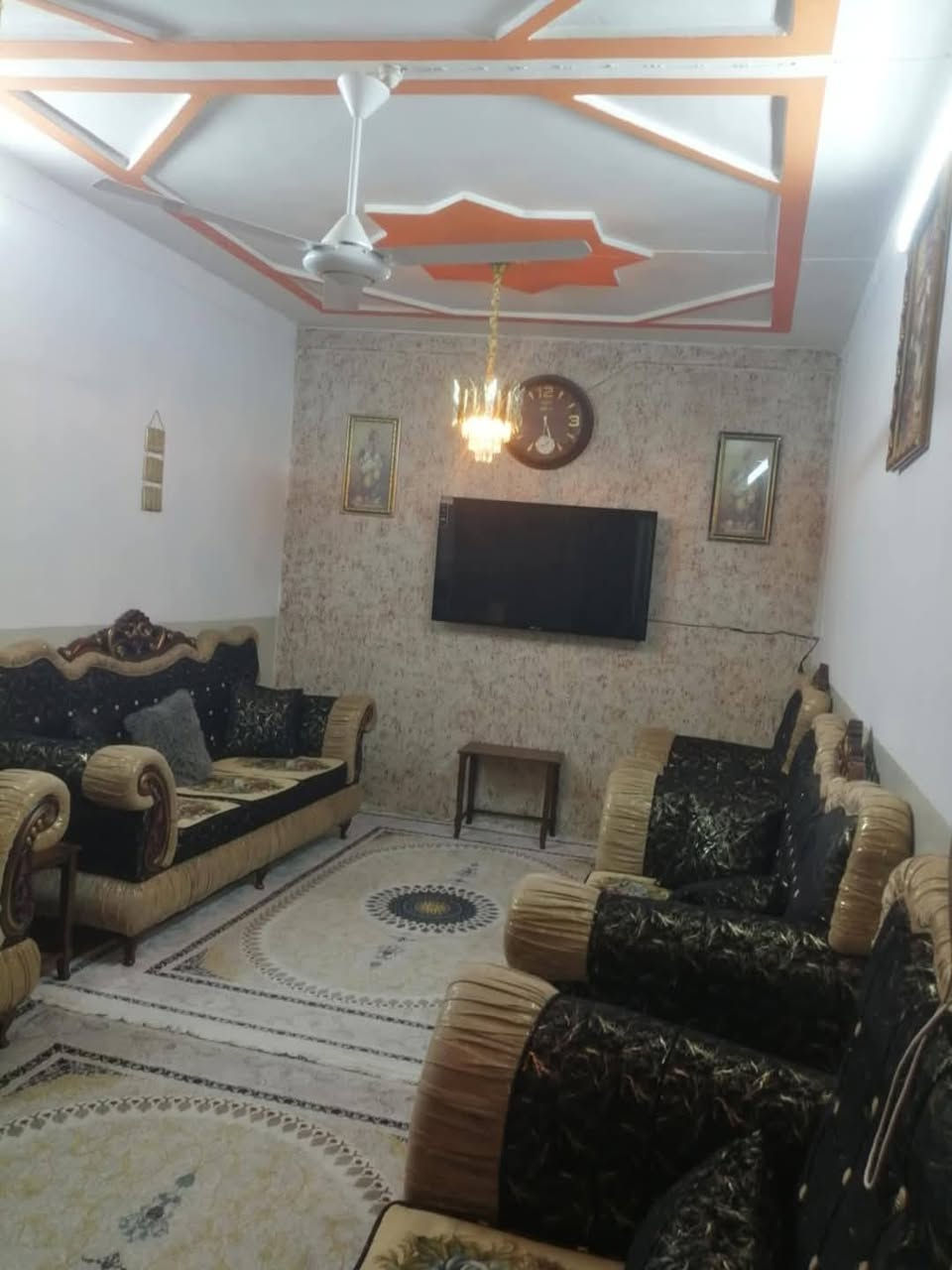 دار محجوز لصالح مصرف العقاري 
مساحته /200م واجه 10م 
طابق واحد بناء شرقي 
مقدمة /58مليون 
باقي /78مليون يدفع على شكل اقساط شهريا 438الف
عنوان دار /حرية -قرب جامع شافعي 
للاستفسار/***********

