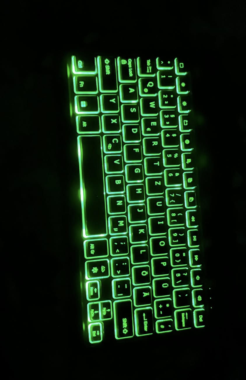 السلام عليكم ،كيبورد ايفون للبيع ***********/***********
