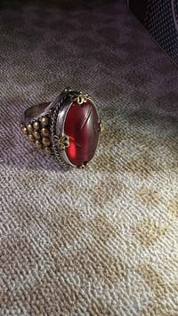 ياقوته عباسيه قديمه للبيع حجم كبير 2سم صياغه صفري سعره 400 رقمي 077239...