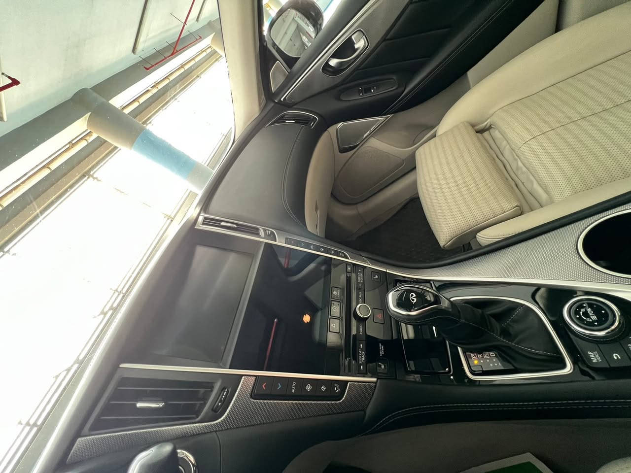 Infiniti Q50 Luxury 2019
فل كامل – محرك V6 سعة 3000cc توين تيربو
قير أوتوماتيك 7 سرعات + سبورت + عادي

المواصفات:
5 أنظمة قيادة (Eco, Standard, Sport, Sport+, Personal)
رادار أمامي (مانع تصادم)
حساس مطر (مساحات أوتو)
فتحة سقف
كشنات جلد
كاميرا خلفية + دوران
دبل شاشة خرائط + نظام الرحلات
شاشة تحكم بالصوتيات
بصمة + دخول ذكي + تشغيل بصمة
تبريد ممتاز للبرادة
إضاءة ترحيبية على الأرض + مقابض الأبواب
مرايا كهربائية مع إشارات أمامي وخلفي
كشنات أمامية كهربائية بالكامل
جامات أوتو بالكامل
مرايا كهربائية + مرايا ذاتية التعتيم (وضع ليلي تلقائي)
ليتات أمامية LED نهاري + ليزر عالي ناصي
كشافات ضباب ليزر
ليتات خلفية + بك لايت LED أبيض
صور الحادث موجودة بلمنشور وصار حادث ابلعراق لسيارة بنفس المكان 
السعر 144 وبيهة مجال 
***********
