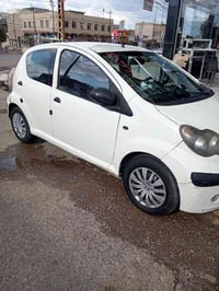 سياره بي واي دي موديل 2012 محرك وكير شرط بسه صفحه بس بخ شخط وكن بخو وي...