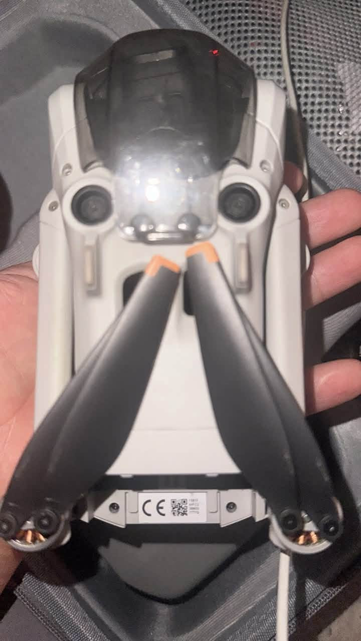 السلام عليكم ورحمة الله وبركاته
درون dji mini 3 pro سنكل أستعمال قليل جداً
مع بطاريتين بلاس الأصلي ٤٨ دقيقة ملحقات كاملة مع ريش أحتياط جديد وقديم ومفك براغي.

❗️ملاحظة : بيها فقط خدش بسيط وممأثر أبداً مكاني سماوة توصيل ماعندي للي حاب يتواصل رقمي واتساب  ***********
