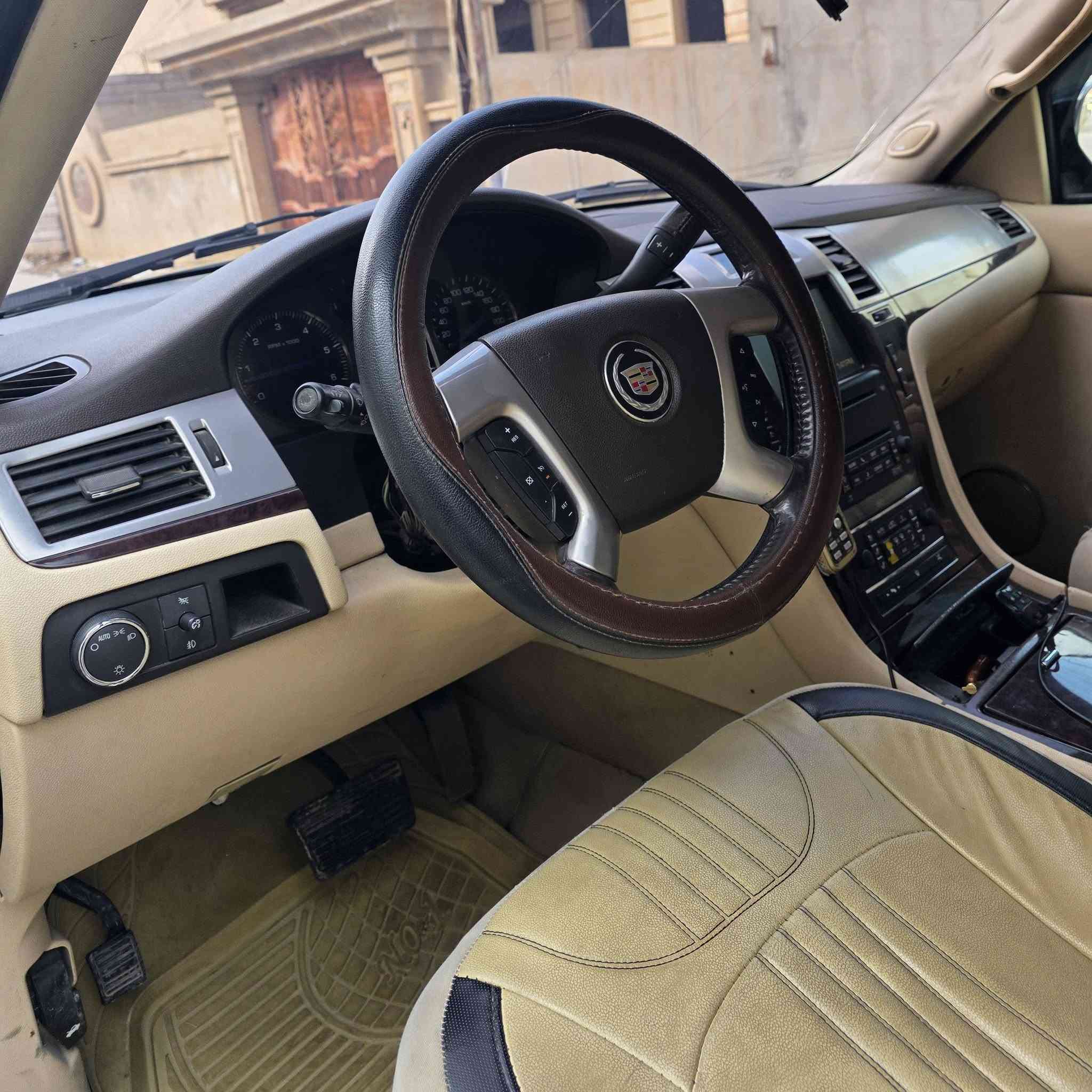 كاديلاك 2013 ادواات
مكفول من الكصه كير مكينه حداديه شرط 
السعر ٩٥ 
***********
