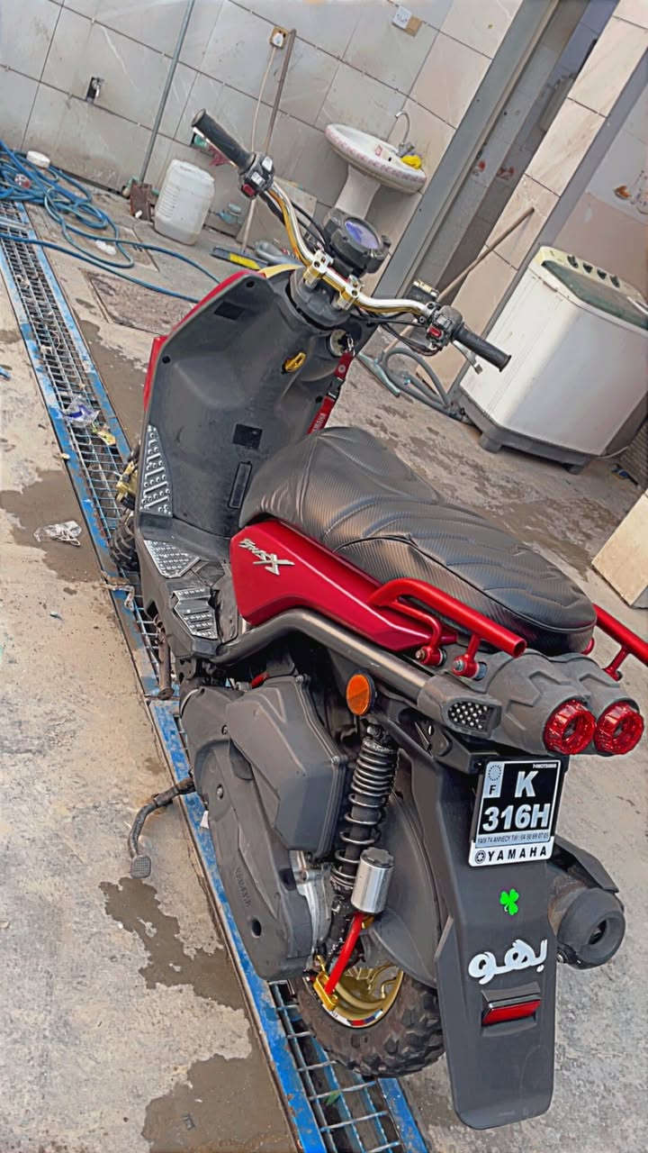 دراجه نضيفه فوك ما تتخيل دراجه لون كرزي ودراجه كله ختم واحد كفارات ومكينه وصالنصه حته لكشن ختم واخد ويه لدراجه وبيه تزويت  خارجي اصلي ستيرن وبكلايت وكم شغله جدد بس اصليات ماعده لسبايدر   كلشي ما مفتوح بل دراجه شلعه معدل خير من الله دشبول كله شغل من عداتات حته كيج لدهن شغال ماكو اي نقص بل دراجه مكان لدراجه بغداد ل*********** سعر مليون و600 وبيه مجال
