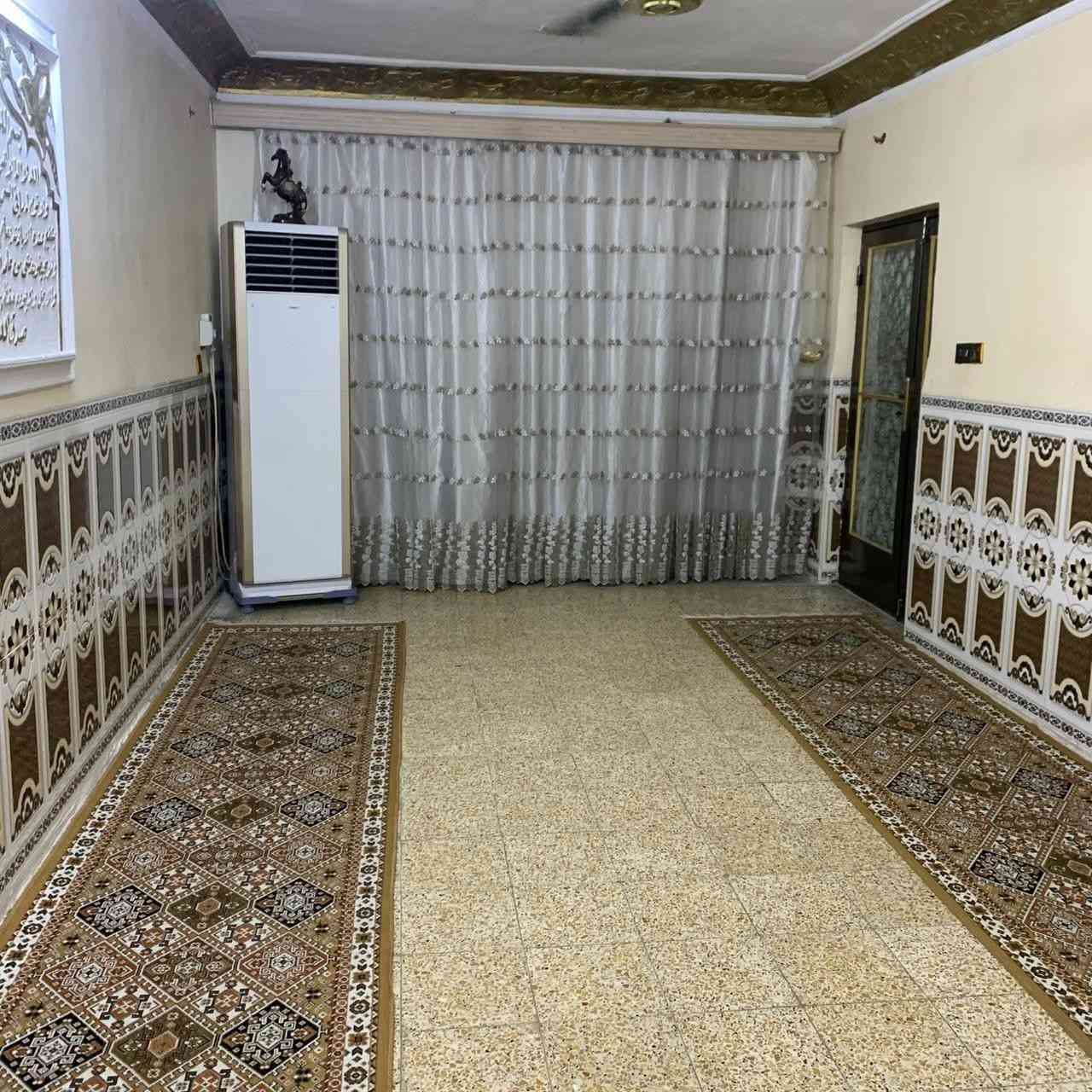 دار للبيع في مدينه الصدر قطاع 2 مقابيل سوق الأولى مساحة 144 يحتوي على أربع غرف نوم مع هول+استقبال حمام خارجي ومرافق وحمام داخلي مطبخ خارجي وداخلي
لاستفسار رقم الهاتف 
 ***********
