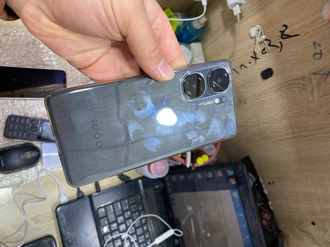 السلام عليكم
جهاز iqoo neo 9 / آي كيو نيو 9
نضيف جدا السعر 330 الف 
المواصفات 
ذاكرة 256 رام 12+12
معالج سناب دراغون 8 جين 2 فلاكشب ببجي 120 ثابت
شاشة اوملد 144 هيرتز
بطارية 5160 ملي امبير يدعم سرعة شحن 120 واط


**إذا كنت صاحب هذا الإعلان وتريد حذفه لأي سبب، رجاءا أرسل رسالة إلى الدعم الفني**