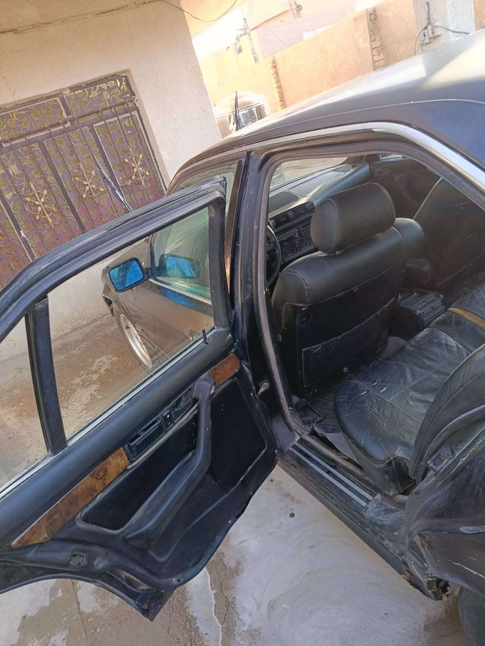 اسلام عليكم
Bmw 535.   1989للبيع او المراوس 
كير مكينة بشرط فول كهربائيات فول تبريد السيارة جاهزة  السيارة باسمنة رقم بغداد الانكليزي
الكشر شوف عينك السيارة يحتاج الها ترتيب دعامية خلفية +صبغ 
السعر 40 وبي مجال للاتصال او الاستفسار***********
