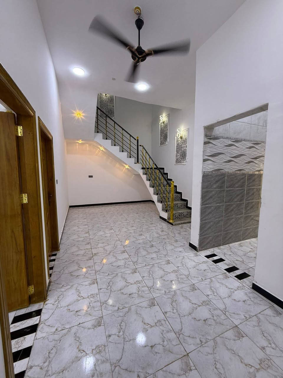 جنس العقار طابو ملك صرف زراعي بسم عراقي اصولي سند ٢٥
#المساحه  105 متر 

يحتوي البيت على غرف  منام2
و ديوان
و مطبخ 
او مناور
و صاله و وصحيات داخلي وخارجي 

العنوان بصره ابي الخصيب محيله دورة ام زباله 30 متر عن التبليط
موقع راقي 😎 

جميع الخدمات متوفره ماء كهرباء شارع 8 
شغل البيت كله درجة أولى

السعر58 و بي مجال للشراي
للاستفسار ***********
