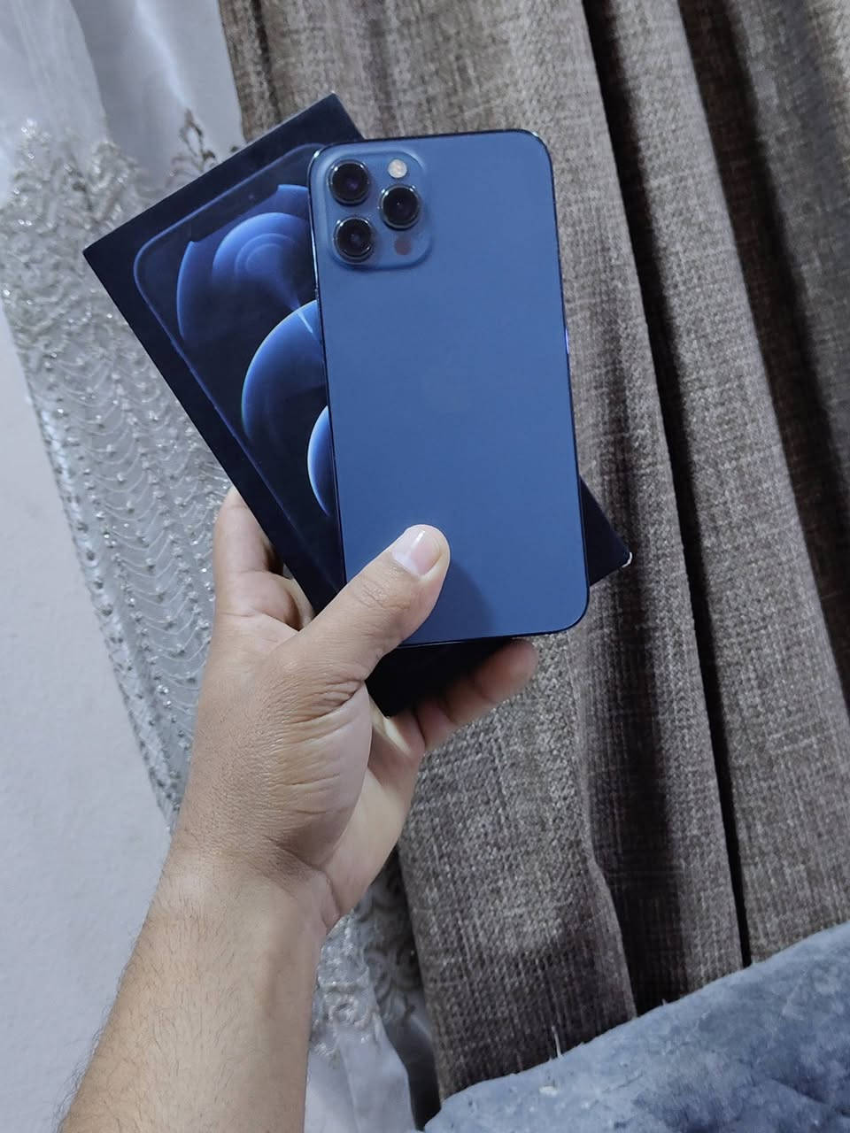 السلام عليكم
للبيع أو مراوس ايفون 12 برو ماكس 
كفاله عامه ماستر كامل ملحقات الاصليه 
ذامره 128 بطاريه 76 بلادي 
رقمي ***********
