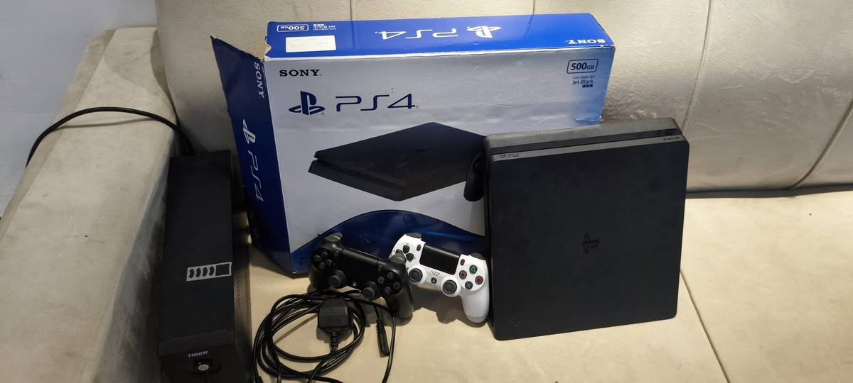 سلام عليكم بلي فور سلم مهكر نضام 12.52 ما مفتوح لوك ستيكر ذاكره 500ويا ثنين جوستك تجاري امتياز +يو بي اس 850 جديد
بي 5العاب 
بيس21
توم رايدر
هيت مان
كول اوف ديوتي جزء 2و3
سنايبر جزء 5
سعر 325 وبي مجال أو مراوس بايباد 10 مكان كربلاء متواجد خاص 
***********
