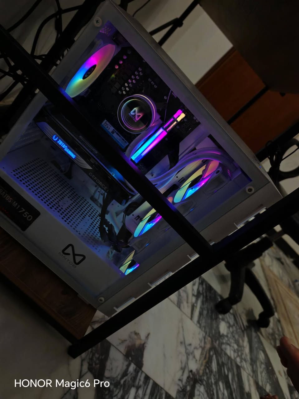 Pc Gaming for sale
السلام عليكم شباب

المواصفات

CPU :R5 7600

GPU :RTX 4070 super 12GB (Zotac Gaming)

Motherboard : gigabyte بس ما اتذكر ياموديل 

Ram :Predator ddr5 (2x16) 6000 Mhz

Storage :Lexar M.2 1TB NM610 PRO

Ups :Kratos M1 750W RGB

Display : Mntob 27", 2K, 180hz, 0.5ms, NANO ips Hdmi 2.1 RGB 

Cooler : Mntob liquid 240ml 

Mouse :Logitech G502 hero

HyperX cloud 2

كيبورد عادي جدا

Desk : 130cm x 75cm x 75cm

Case : Mntob 2090W 4Fan RGB فان واحد مرات

Gamesir g7 se 

 يصير بي صوت وسعره تفاليس تكدر تبدله فقط صوت ماماثر على الاداء 

ابيع سيت اب كامل اذا تريد قطعه لاتدزلي لان ماراح اجاوبك

الحاسبه تاخذها تمشيك 5 سنوات قويه بشكل مو طبيعي والكل يعرف الكومبو بين 4070 سوبر و r5 7600 شكد قوي

استخدام سنه وحده

كراتين القطع اغلبهن موجودات والقطع كلهن طالعات من الضمان

السعر مليونين وربع قفل غير قابل للنقاش وعنواني بالبصره وماكو توصيل 

***********

سبب البيع مافارغلها 💔
