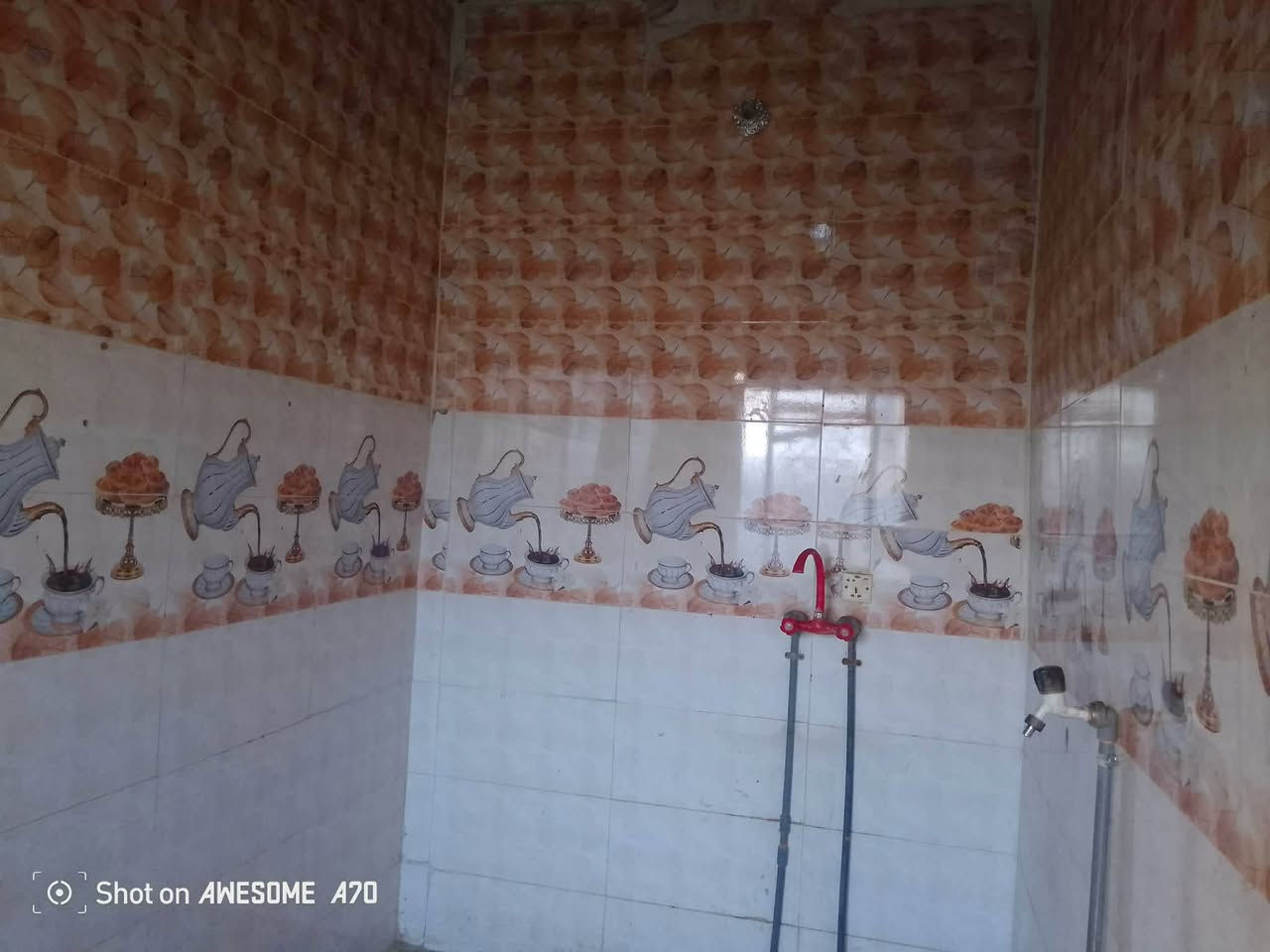 السلام عليكم
 عندي دار للبيع المساحه 75 متر بس مكاتبه فقط اكثر من 75 المساحه بيهون ومطبخ مجمع صحيات غرفه نوم البيت عقاده الموقع البكرلي الرابعه السعر 20 وبي مجال الاستفسار مراجعه مكتب عقارات الحسام اتصل على رقم الهاتف ***********
*********** 
اخوكم ابو مومل
