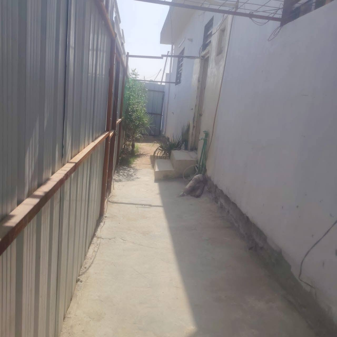 ⚜️دار للبيع  مساحه 70 م  ركن طابو زراعي سند 25
⚜️اساس صب السقف صب البناء بلوك
⚜️سعر البيع 25 مليون وبي مجال 
⚜️غرفه صاله  مطبخ صحيات 
العنوان شارع المطار القديم قرب صيدلية صفا 
للاستفسار الاتصال على الرقم ***********
