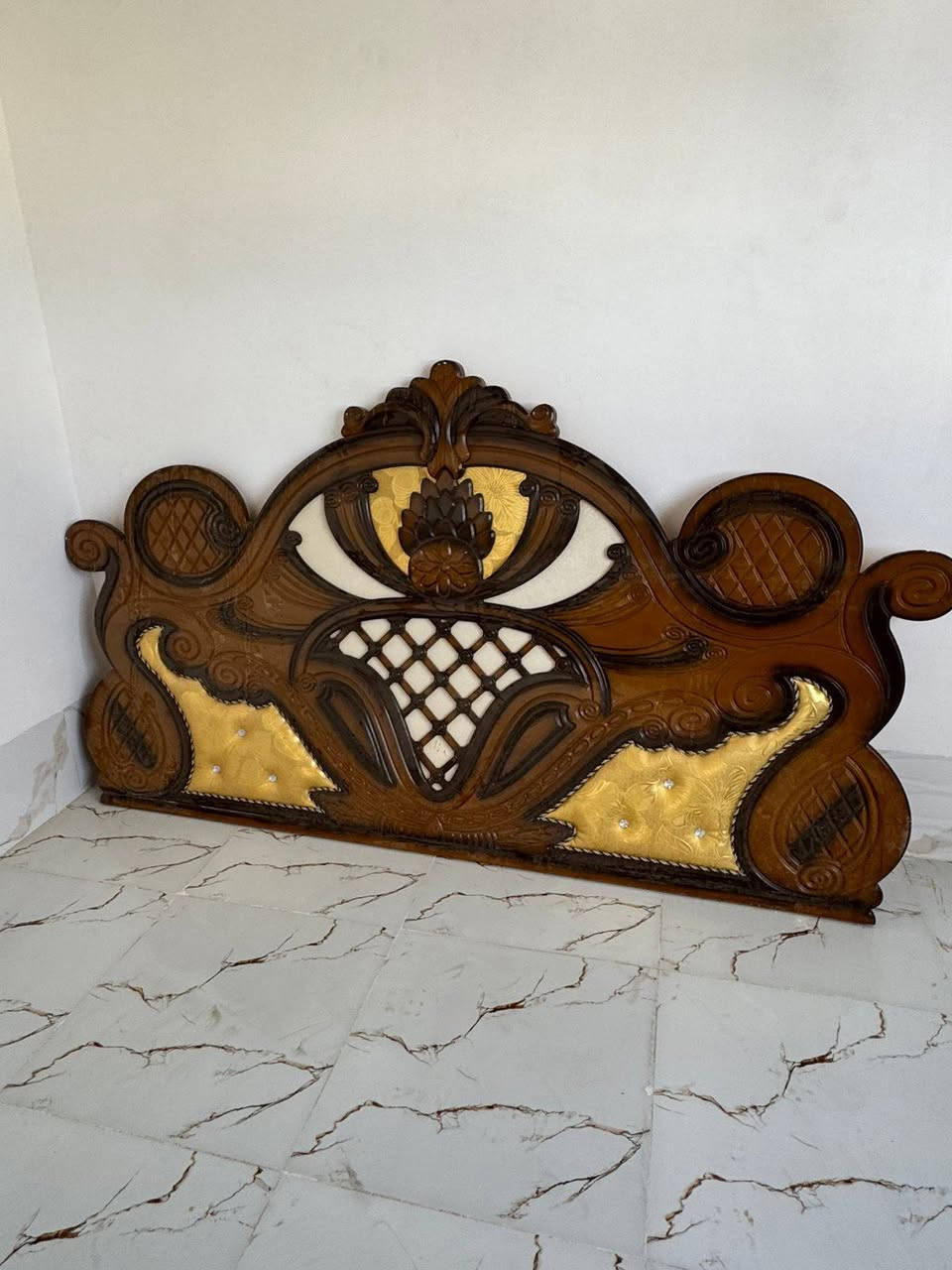 غرفه نوم للبيع 7قطع صنع عراقي الي يريد السعر 800بيها مجال  الاستفسار على رقم ***********
