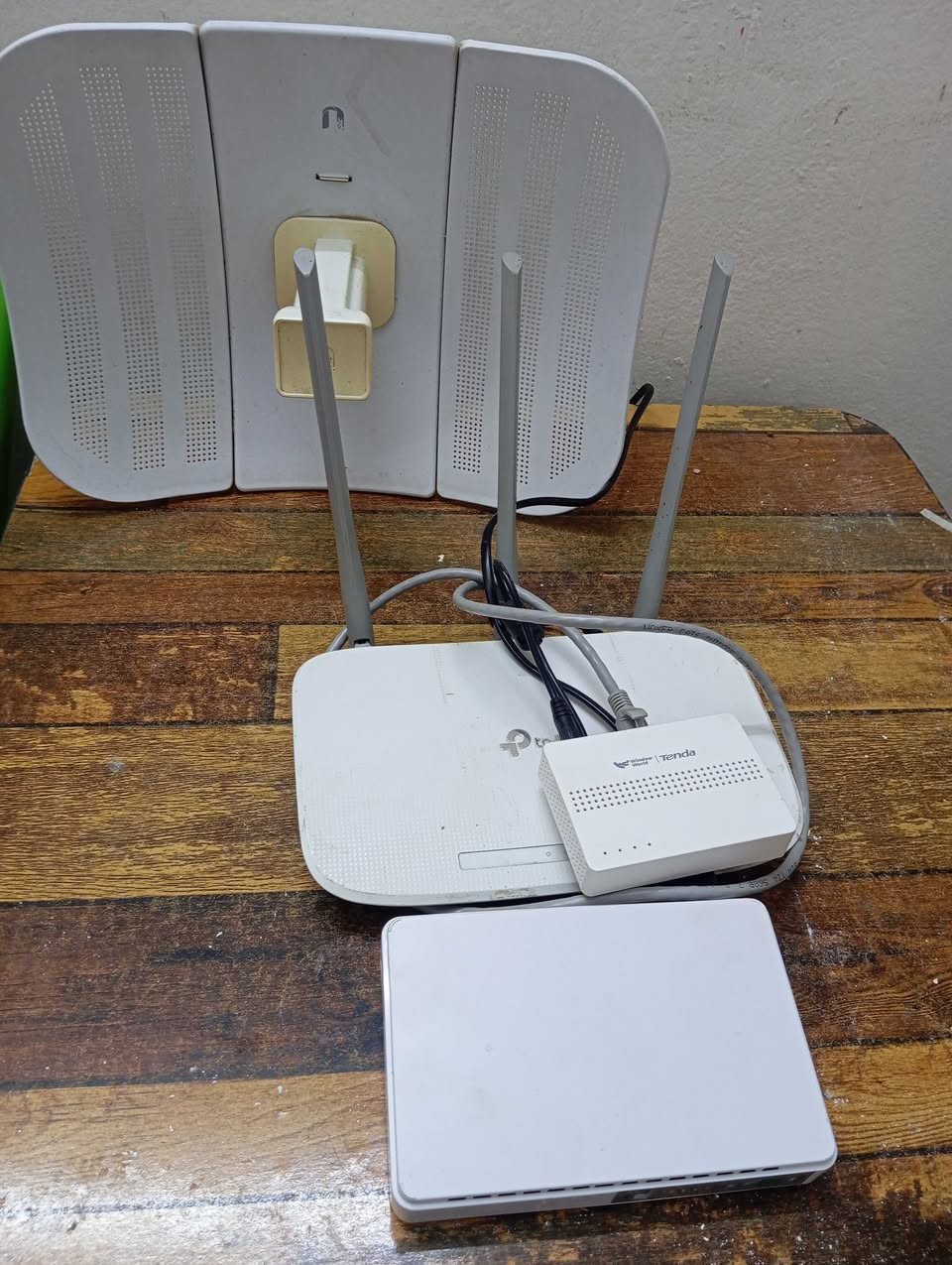 خوذة دراجه مع نضاره بلوتوث ع الفحص سعر 25/ راوتر مع نانو مع يوبي أس مع جهاز ضوئي 50 بي مجال /باور هواء 15 / دريل لقمه يفتح ويل سياره سعره 40 بي مجال .. توجد غرفة اخشاب تركيه نضافه 80 % . سعر 350.


**إذا كنت صاحب هذا الإعلان وتريد حذفه لأي سبب، رجاءا أرسل رسالة إلى الدعم الفني**