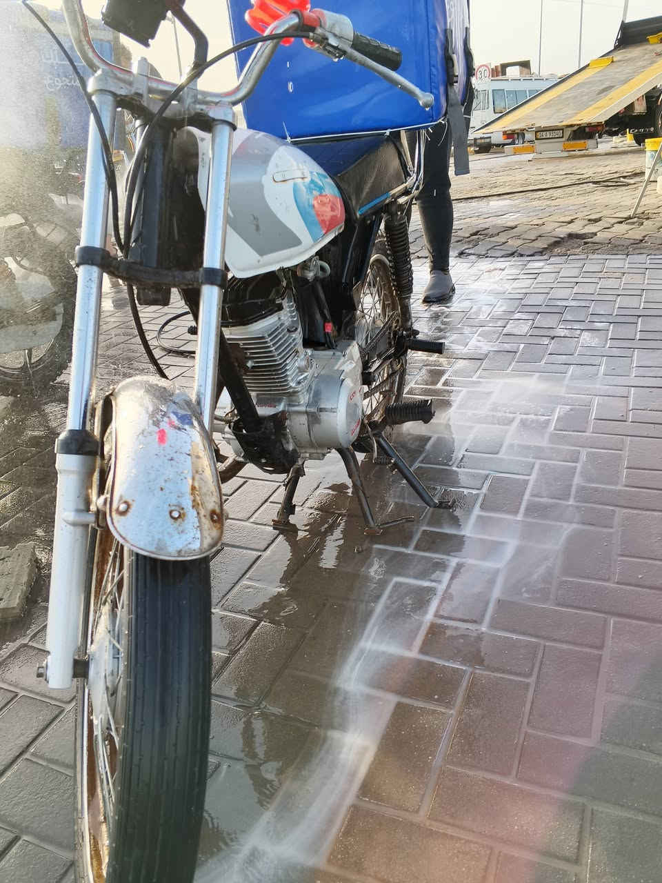 سلام عليكم دراجه ايراني ادوات مبدل بس ولفات جاهزه ماناقصها شي 300 بيها مجال قليل (***********)
