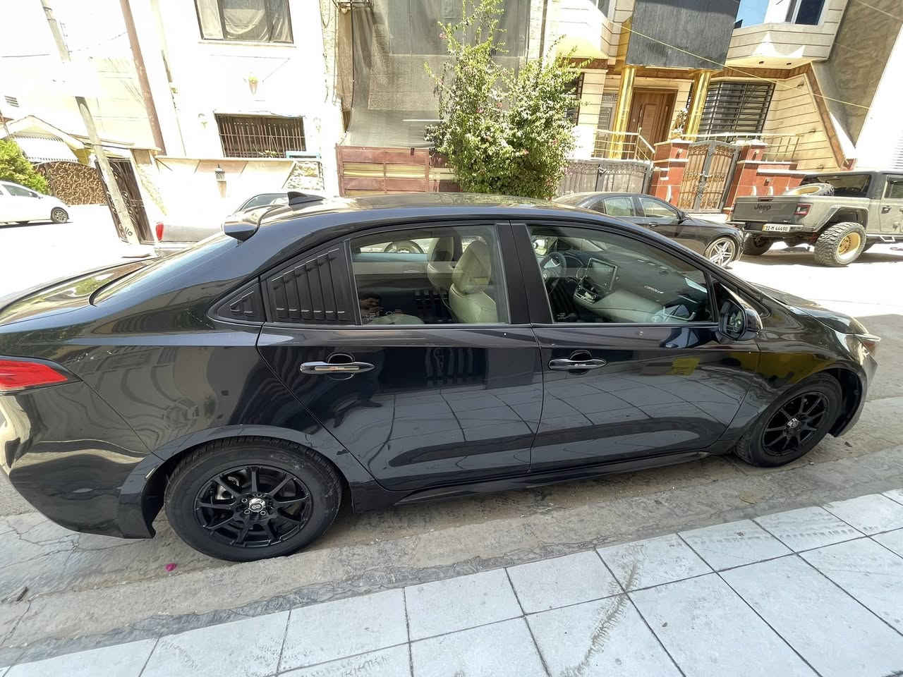 سلام عليكم

كورلا وارد امريكي LE موديل 2020 لون اسود
حادث جاملغ وشويه من البنيد 
بدون ايرباك
ماشية 82 
مكان السيارة بغداد
السعر المطلوب 137
الاستفسار ***********

