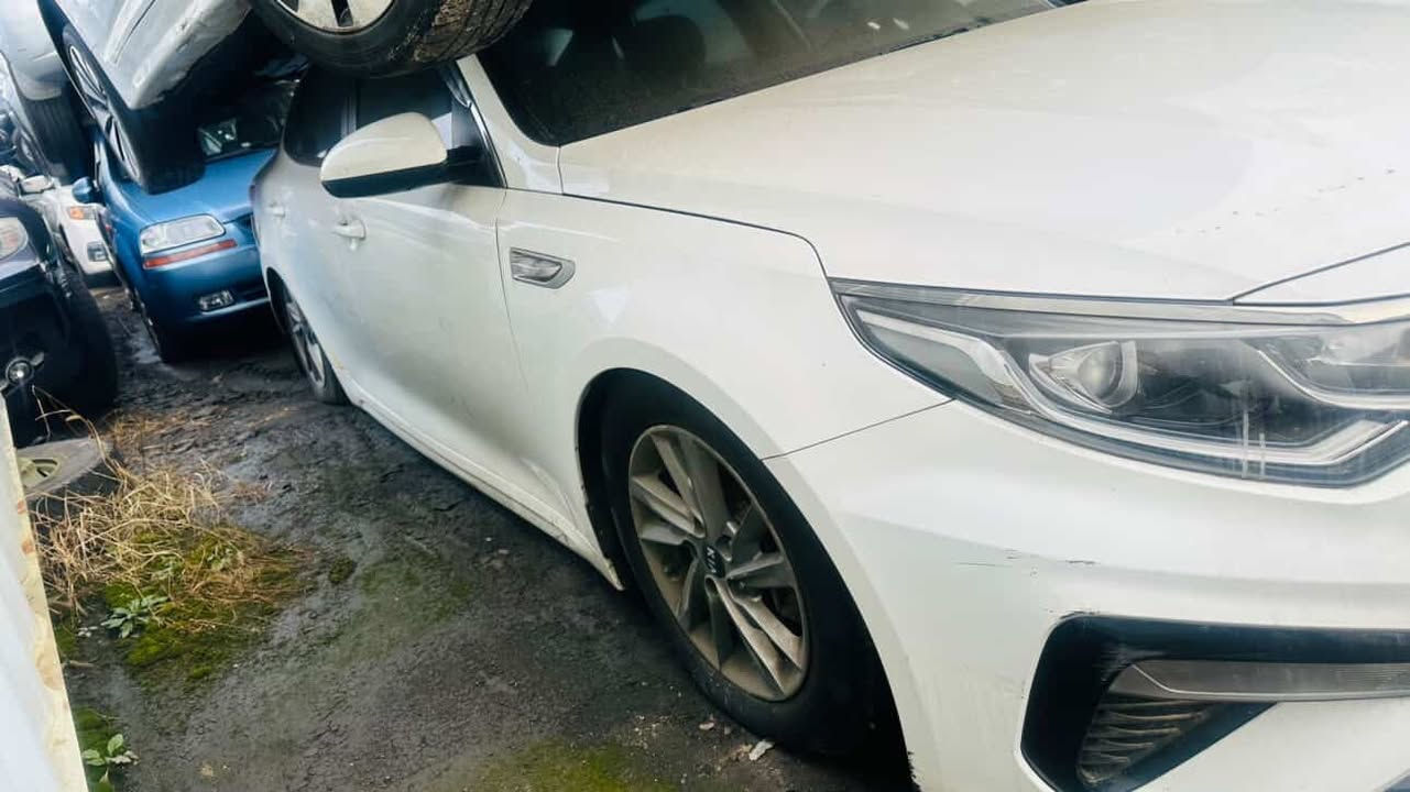 يوجد جميع قطع غيار السيارات الكوريه عند شركة ماهر الحجار 
***********
جمله+مفرد
