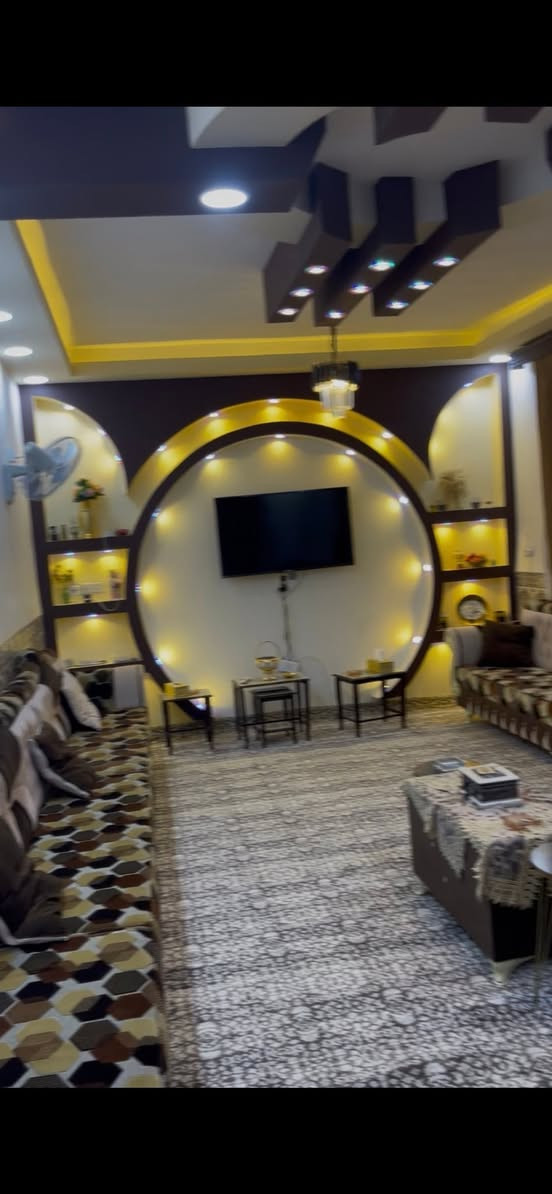 بسبب الوعود الكذابه نعرض هذا البيت للبيع وبسعر مناسب

السلام عليكم
دار للبيع بناء حديث مساحه 730 واجهه 17 نزال 43 يحتوي حديقه اماميه استقبال و هول و ثلاثه غرف نوم مع مطبخ حار و بارد و حمام شرقي غربي ويحتوي على حديقه خلفيه 
كربلاء المقدسه شارع بغداد مقابيل مدينه سيد الاوصياء قرب الشارع العام عامود 129 يصلح للسكن او حسينيه خدمات كامله تبليط ماء كهرباء
‏ اللاستفسار 
***********واتساب 
***********
