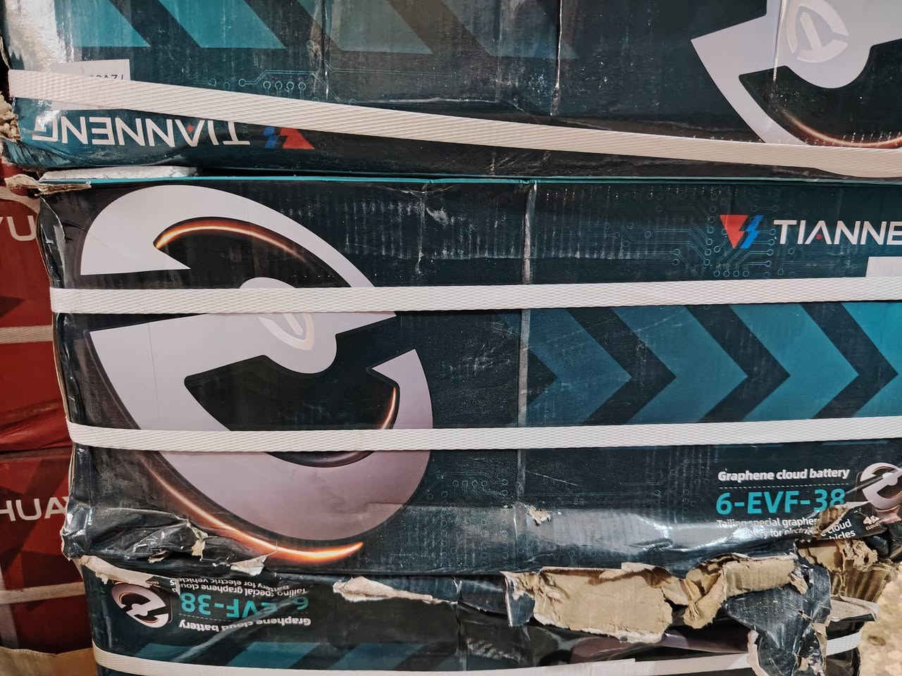 متوفر جميع انواع البطاريات.
توجد خدمة توصيل جميع المحافظات.
المراسله او الاتصال *********** واتساب
