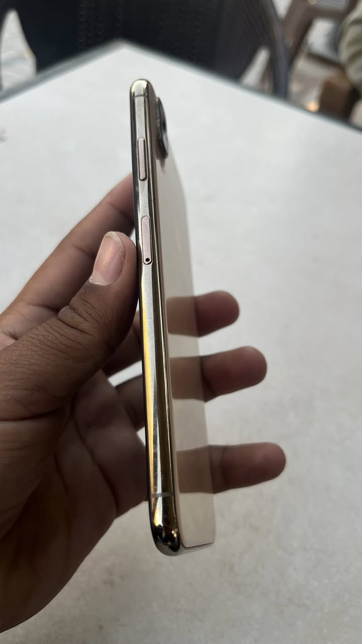 السلام عليكم ايفون اكس ماكس ذاكره 256 جهاز بلاد مامبدل بي آي قطعه  جهاز طاح وصار بي هاي الفطور ومأمثرات ع الشاشه فيس إيدي مايشتغل  بطاريته 79أبيعه ع وضعه سعره 150 وبي مجال الاستفسار خاص أو وتساب ***********
