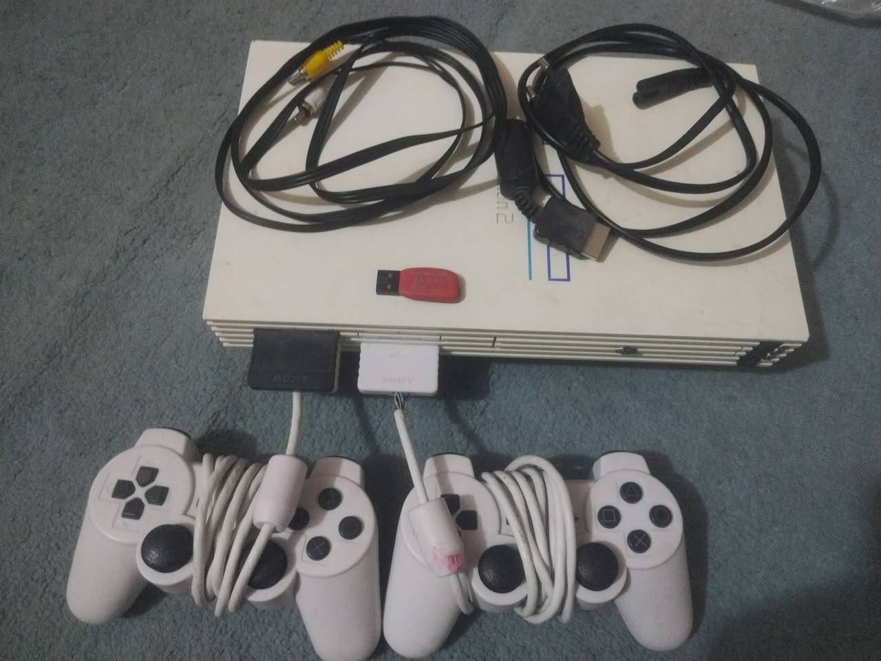 سلام عليكم بلي تو ويا يده اضافيه ويا فلاش البي نضيف نسبت نضافه 90/100 البلي كامل مكمل من ملحقاته سعره البلي ٤٠ المكان كربلاء الحر ***********
