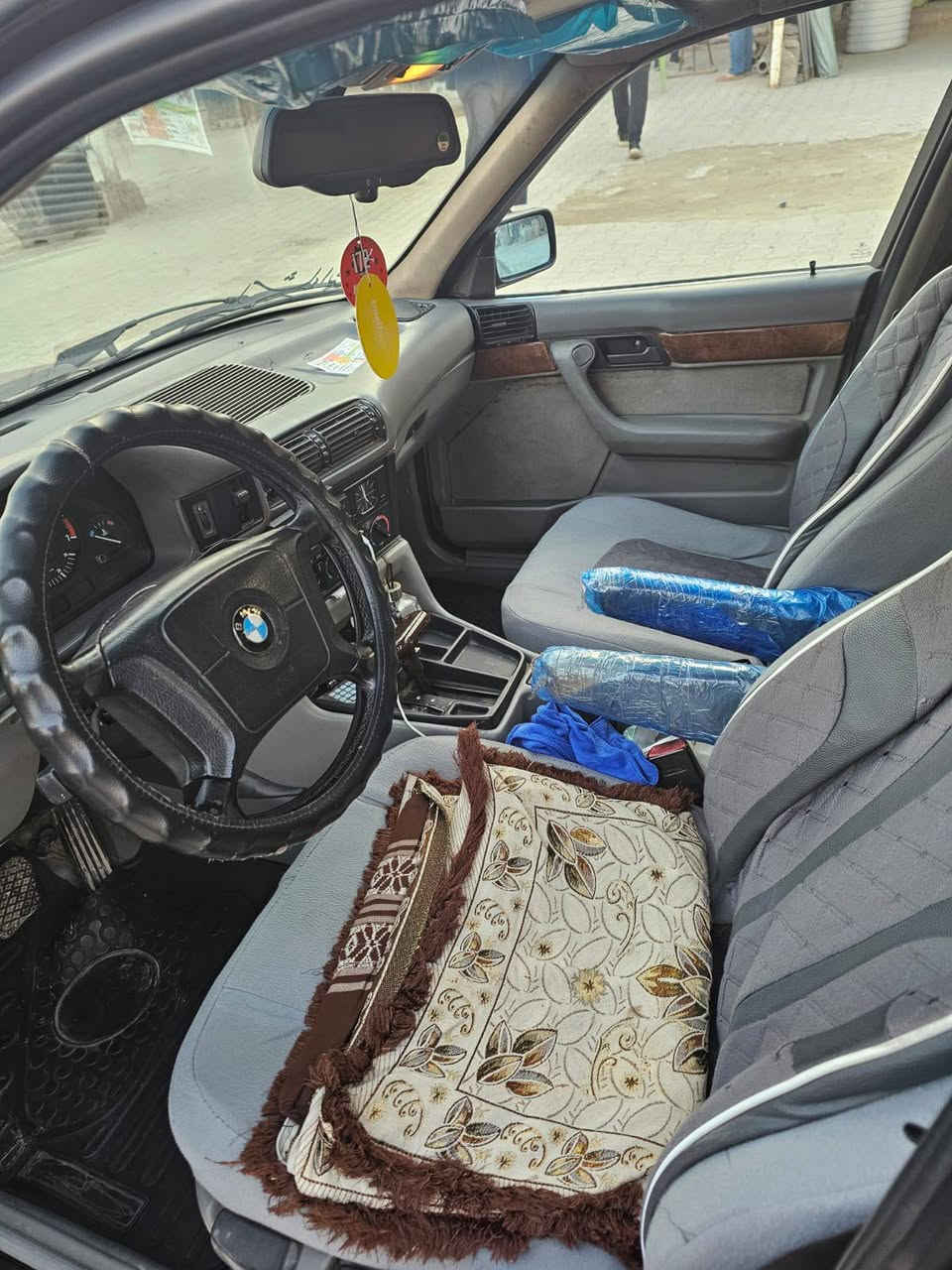 سلام عليكم بي ام موديل 1991 حجم 525 مسكر فانوس كير ومكينه شرط تدفئه وتبريد ثلج ❄️ سلايت تخم تاير جديد صدر جديد سنتر لوك كهربائيات كلها شغالة صبغ عام جماليه بدون ضربه سياره خيره من الله رقم كركوك دولي كوبون بانزين بيها
السياره 10 ايام ابكركوك او10 بالنجف
حاليآ ابكركوك مقابل ساقزلي 
السعر73 اوبيها مجال قليل
موبايل ***********
