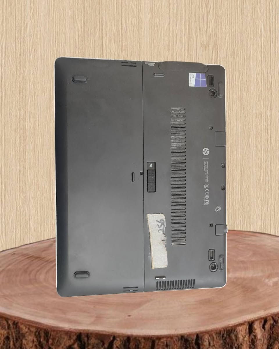 السلام عليكم
حاسبة للبيع 

  المواصفات:

حاسبة Hp revolve elitebook g2

معالج i5-4300 2.5 ghz

كرت شاشة داخلي

رام DDR3 4gb

تخزين SSD 238gb

ويندوز 10

شاشة لمس

تتحرك 360 درجة

يجي وياها ماوس
شاحنة اصلية

تفيد للاعمال المكتبية الخفيفة الى متوسطة والالعاب الخفيفة الى متوسطة تشغل العاب بلي 1 و 2 و 3 وبعض العاب الكمبيوتر الخفيفة نفس هولو نايت وكاونتر سترايك وفورتنايت ومحاكيات الموبايل او تستخدمها كشاشة جانبية والشاشة تگدر تحركها 360⁰ درجة وتسخدمها كتابلت للدراسة والتصفح

------------------------------------------------------------------------------------------------------------------------------

المشاكل:

الحاسبة نظيفه بنسبة 90% وتشتغل نفس العسل بس بيها مشاكل طفيفة تتصلح وتكدر تتجاهلها

1. اذا تهبط البطارية جوه الـ50 تطفى

تكدر تغير البطارية او تستخدمها اثناء الشحن على اقوى اداء اذا كهرباء مستقرة

2. اذا تريد تشغلها لازم تشغلها وتطفيها وترجع تشغلها 

مشكلة تگدر تتجاهلها بسهولة ومتأثر والاحسن هيج تسوي لان الحاسبة راح تضل تحاول تشتغل وترست وتشتغل طبيعي بس شوي تطول

------------------------------------------------------------------------------------------------------------------------------

للبيع تنطيني سعرك واقيم التواصل خاص

لا تتواجد خدمه توصيل


**إذا كنت صاحب هذا الإعلان وتريد حذفه لأي سبب، رجاءا أرسل رسالة إلى الدعم الفني**