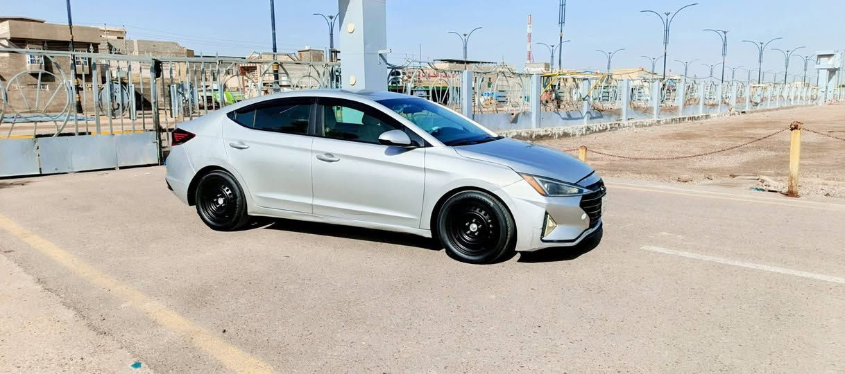 سلام عليكم
الانتره مديل 20أمريكي بنيد وجاملغ وبيها جاملغ خلفي صبغ
مكينه كير حداديه وتبريد كفاله سعر 105وبيها مجال 
رقم ميسان معوقين حاضر لوكاله العامه  ماشيه 140بيها مكانات بارد حجم المحرك 2000دوش كير ايتي المرغوب 
عنوان بصره ***********
***********
