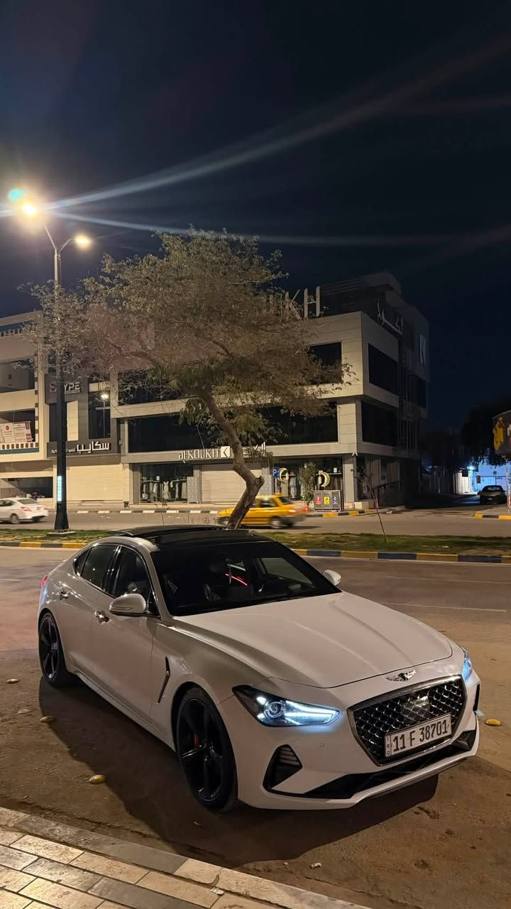 للبيع جينيسس G70 موديل 2019، محرك 3.3 لتر V6 توين تيربو بقوة 365 حصان مع ناقل حركة أوتوماتيك 8 سرعات، تجمع بين الفخامة والأداء الرياضي.  
✅فول برستيج للعين
✅فجوج برمبو 
✅بأسمي تحويل ثاني يوم
✅ تو ويل 
✅حادثه بسيط قبق جنطه مبدل نفس اللون اصلي  وجاملغ خلفي
✅ اللون: أبيض لؤلؤي
✅ محرك V6 توين تيربو 3.3
✅ شاشة وكاميرا وحساسات
✅ مقاعد جلد كهربائية
✅ لايت اوتو داينمك
✅ فتحة سقف بنراما 
✅ السيارة بحالة ممتازة 
✅ استخدام شخصي ومخدومه

السيارة نظيفة جداً من الداخل والخارج، قيادة ممتعة وثبات عالي، جاهزة للمشتري ولا تحتاج أي مصروف.

📞 للاستفسار والسعر  الاتصال 
***********
