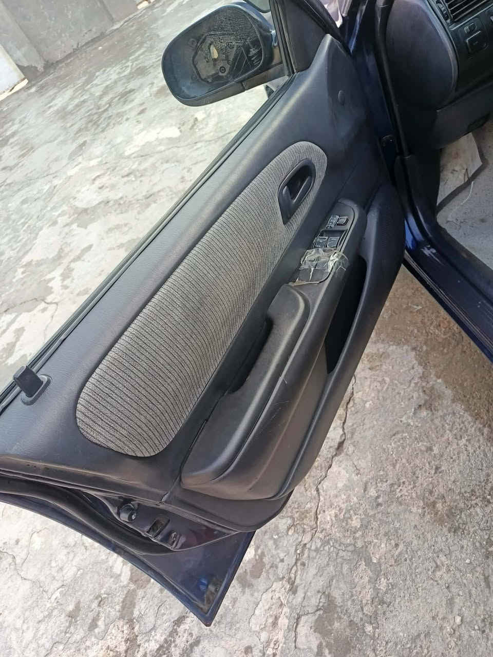 للبيع فقط كورلا موديل 96 وارد امريكي حادثها جاملغ و نفسة مصلح السيارة يسرى بلادي كير مكينة كفالة السيارة مصبوغة للجمالية السعر ٧٣ و بيها مجال بسيط بغداد تقاطع النهروان
***********
