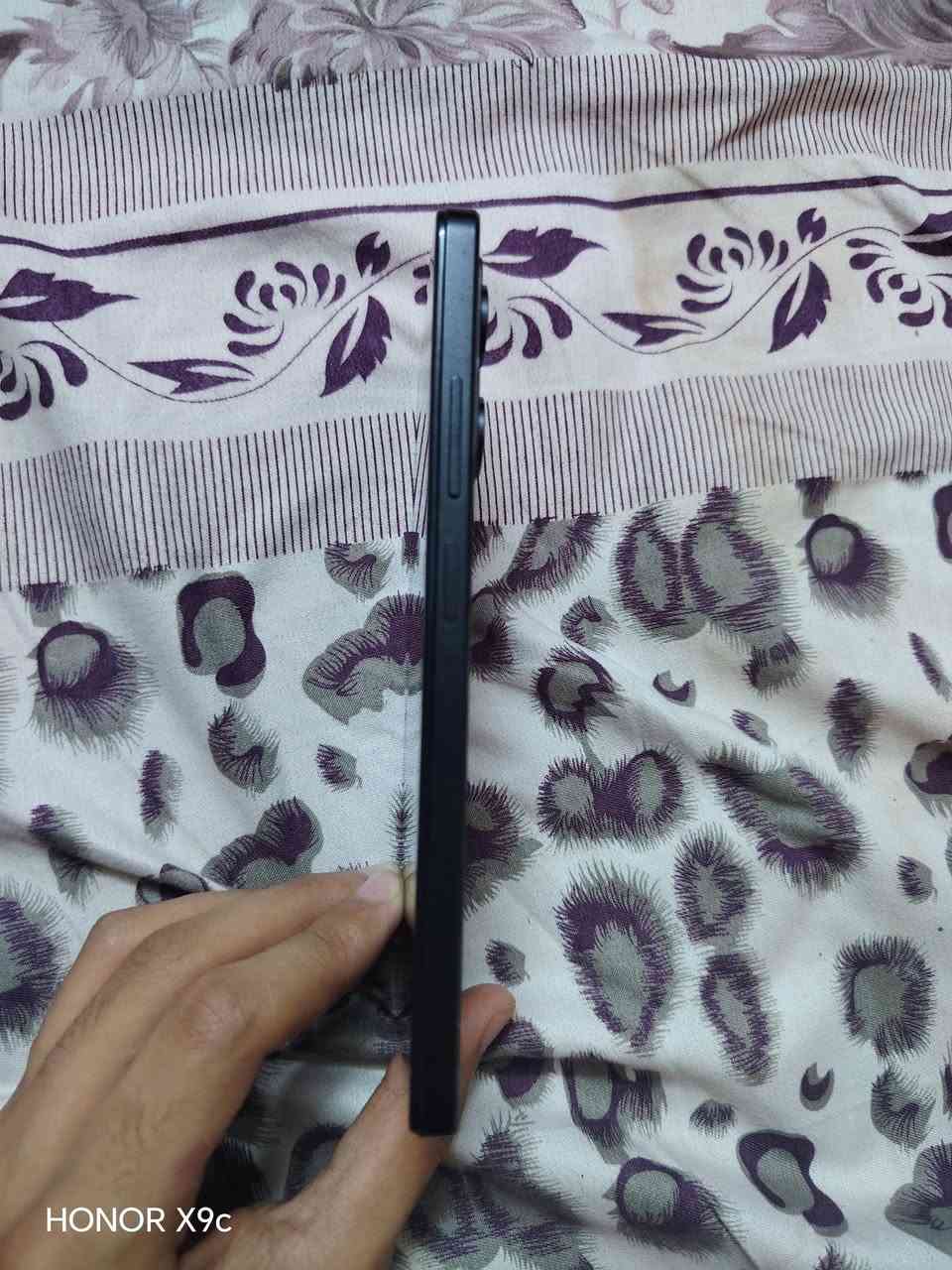 السلام عليكم عملاق شاومي الجهاز ريدمي نوت 12 برو 5g الجهاز غني عن التعريف معالج الدايمن ستي  شحن سريع 67واط الشاشه 120هرتز النضافه 100 الجهاز فقط للمراوس شعندك نزل حسب القناعه للتواصل واتساب فقط*********** العنوان بغداد
