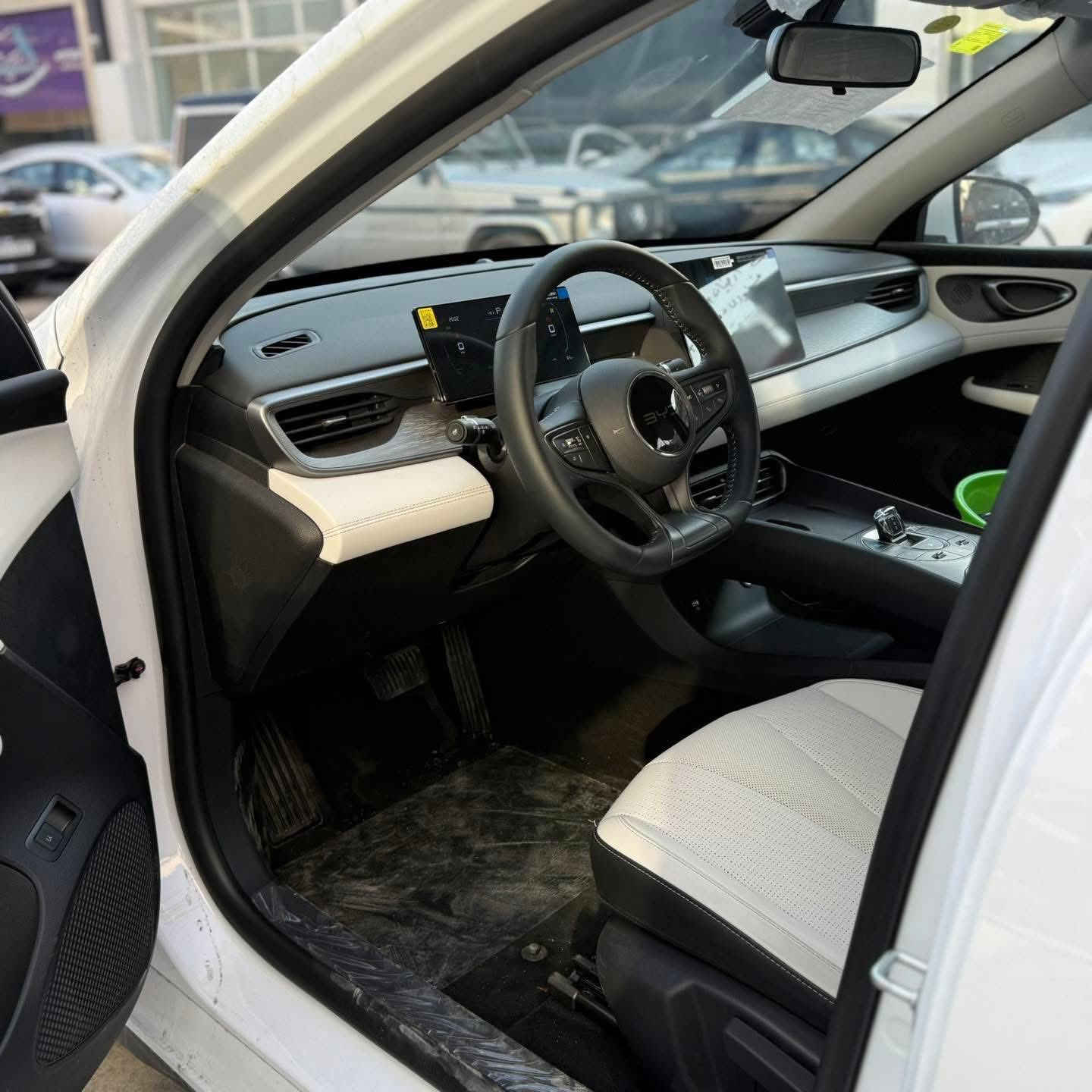 السعر 18 مليون و450 الف مع الشاحن مع جميع الغراض
سيل5 2025 زيرو العنوان بغداد الشعب للاستفسار 
***********
