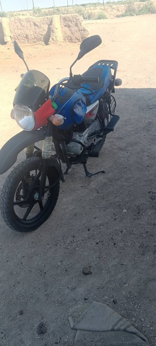 سلام عليكم بوكسر للبيع موديل 24 طالعه 25 مكفوله كفاله عامه ماشيه 18لف حقيقي سعرها مليونين وربع و بيها مجال   مكاني القرنه الثغر رقمي ***********
