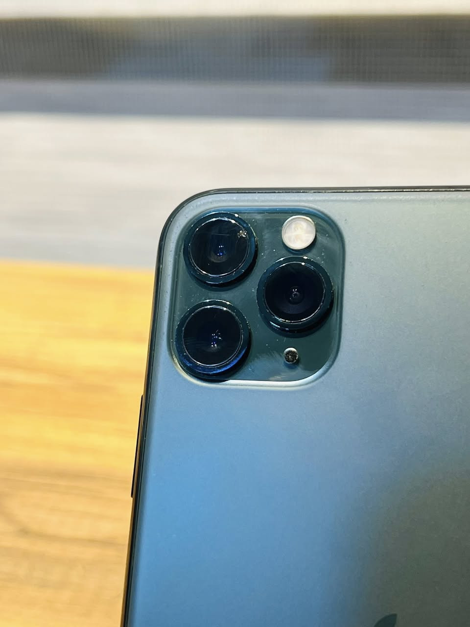 ايفون 11 برو ماكس. ما مفتوح جهاز ضمان ٧ ايام ما مفتوح
بطاريه 82 ذاكره 256 
المشاكل/ نقطه ب شاشه موضحه كلش صغيره ومن تحول الى وضع داكن تختفي لا تكبر ولا ماثره ع شاشه. 
سيم كارت ميشتغل قاقل على شبكه بامريكا. جهاز امريكي فقط 

فرمت حدث ماكو اي مشكله جهاز ما مفتوح وكلش نضيف 
سعره 295 الف 

_____________________________________ العنوان 📍
بابل شارع 40 متوفر توصيل جميع محافظات العراق 
اذا كان توصيل يلزم 15 الف عربون من قبل الزبون 
وصل ضمان 7 ايام في حال وجود مشكله غير مذكوره 
📞***********. واتساب+ اتصال
