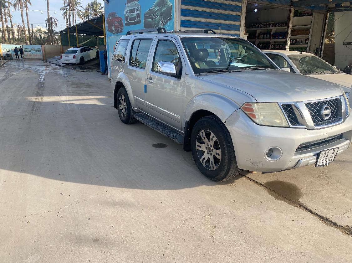السلام عليكم. نيسان باثفايندر 2008 بغداد بسمي خليجي فول دشبول ارمادا 3 قطع تبريد مكينه بيها بخار. كير جديد صبغ قطعه وحده وباردات بلجاملغات الاماميه بلهلالات موضحات بلصور وكصة البنيد بيها كارت  للمراوس بارمادا  او حسب القناعه للاستفسار الاتصال *********** مكاني ديوانيه السعر 90
