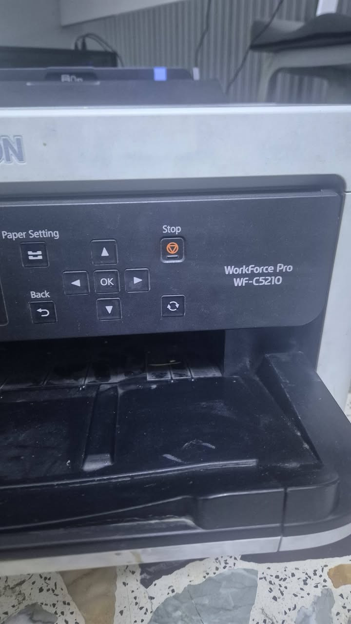 طابعة ابسون C5210
شغاله 
تحتاج تنظيف فقط
اربع الوان 
موصفات عاليه جدا
دقة وسرعة 
طبع صور وملازم ملون وابيض واسود
السعر 375 الف 
بغداد البلديات
***********
