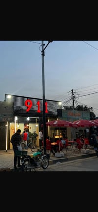 جوعك واصل لمرحلة الخطر؟ اتصل بـ 911 والإنقاذ يوصلك فوراً." • "في قانون...