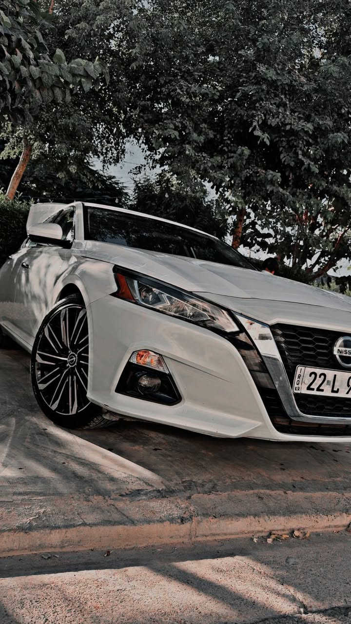 نيسان التيما.  بو فه روشتن. موديل 2022. SL.  ره نگى سپى سه ده فى.  سه يا ره كه. دوو  پارجه ى. هه يه.   بونيت له گه ل. چاملخ ى. پيشه وه لاى. سه يا قى.  بيى ئير باگ هه مووى. به شه ره.ته.  به ناوى خومه. 69000هه زار  روهيشتيه. ره قه م. ته له فون. ***********
