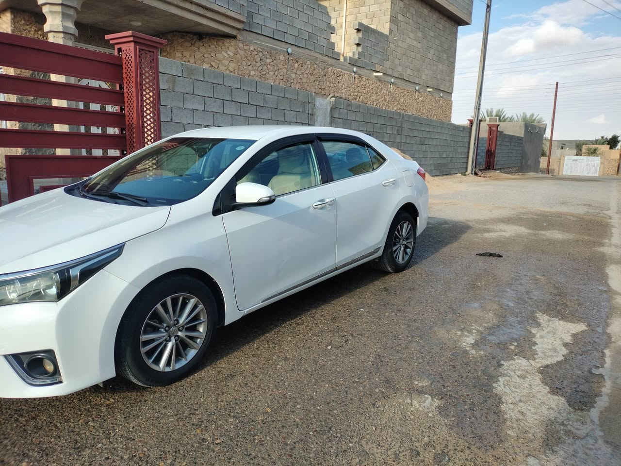 كورلا2015خليجي 
كفاله من الصبغ وضرر
رقم اربيل دولي جديد انكليزي 
محرك 2000
ماشيه 200 
فول عده فتحه 
بصمه تشغيل وابواب 
شاشه وكامره 
فول تحكمات 
داخل جلد 
يوجد بيه سونار 
هزهه جديده
السعر 150وبيه مجال بسيط
مكان السياره الانبار حديثه 
☎️ *********** اي استفسار دك عل رقم
او راسل خاص
