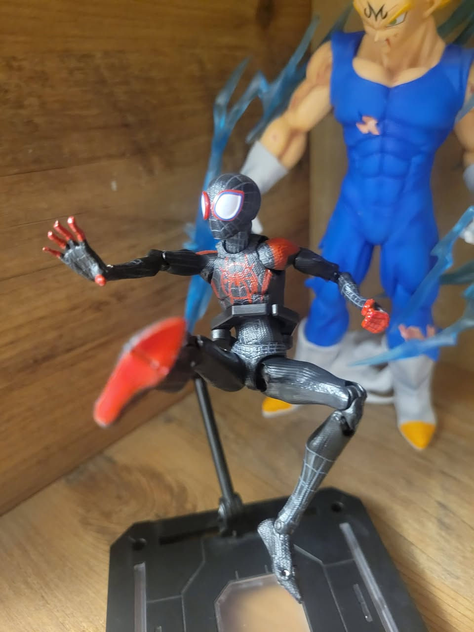 سبايدر مان مايلز موراليس
مجسم مايلز موراليس من فلم spider-man: into the spider-verse

مفصلي يجي وياه ستاند وهواي حركات وملابس واكثر من راس، طوله 13 سم

سعره 13 الف


**إذا كنت صاحب هذا الإعلان وتريد حذفه لأي سبب، رجاءا أرسل رسالة إلى الدعم الفني**