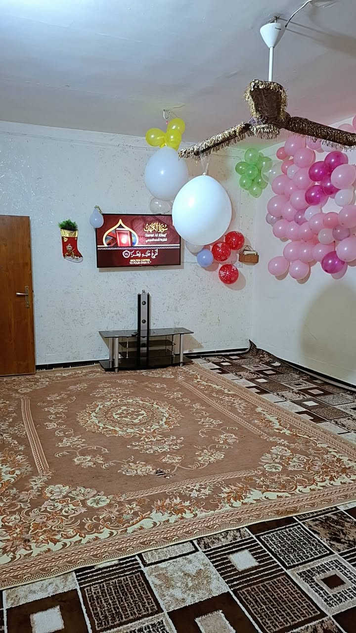 بيت للبيع طابق واحد في المحمودية حي الشهداء مساحتة ١٢٦متر الاستفسارعلى الرقم ***********
