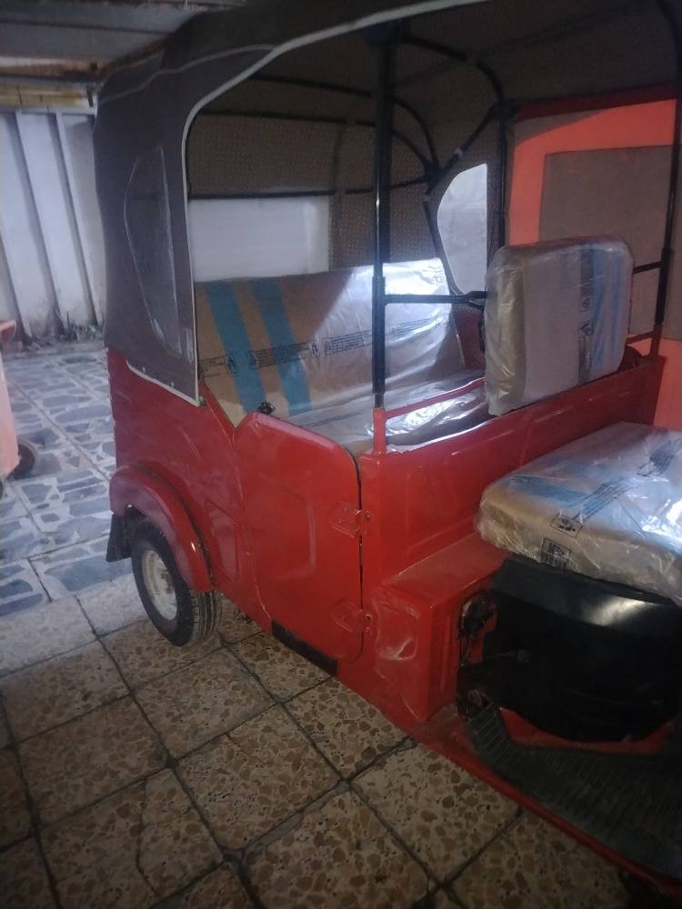 السلام عليكم تكتك كفاله بس بل لغد مسويهه بسمي تحويل ثاني يوم السعر 8200 الهاتف ***********
