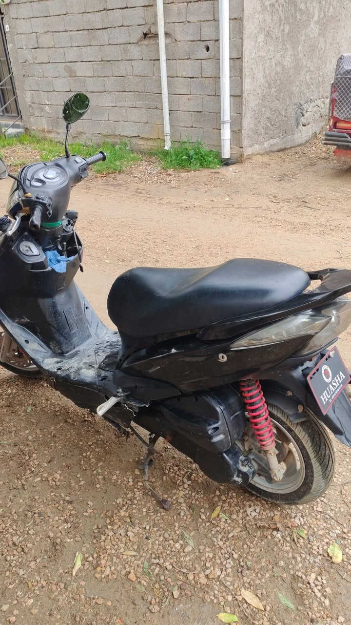 السلام عليكم مواطير للبيع سايم ٤ ولفات سعره ٥٠٠ وماطور بوليس مزود سعره مليون ميه شراي يتصل بيها مجال مكان هيت ***********
