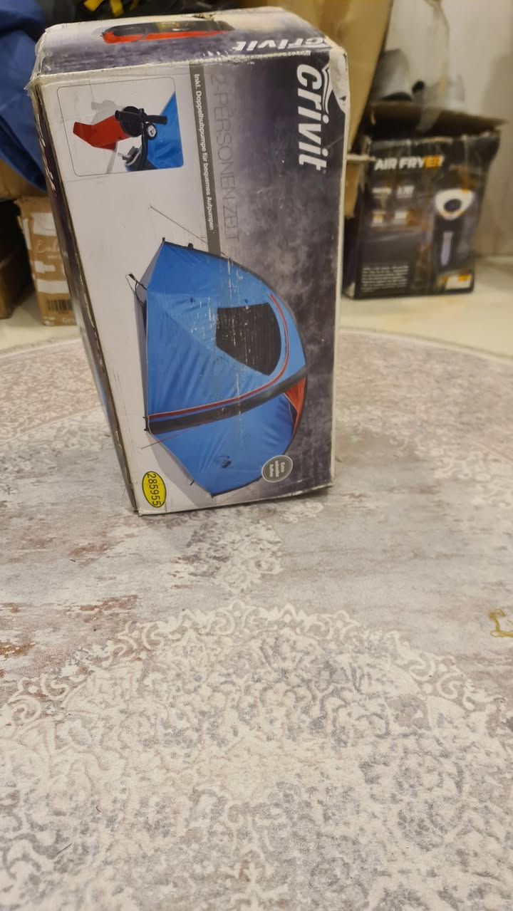 خيمه نفخ أصلية شتائية الطول 220سم العرض 190سم الارتفاع 115سم كاملة منفاخ يدوي. وبي مفذ سحب الهوه المتبقي. وزن الخيمة 5 كيلو جديدة مع كامل ملحقاتها السعر 75 الف خاص او على الرقم ***********. وكلشي اموضح بالفديو والصور
