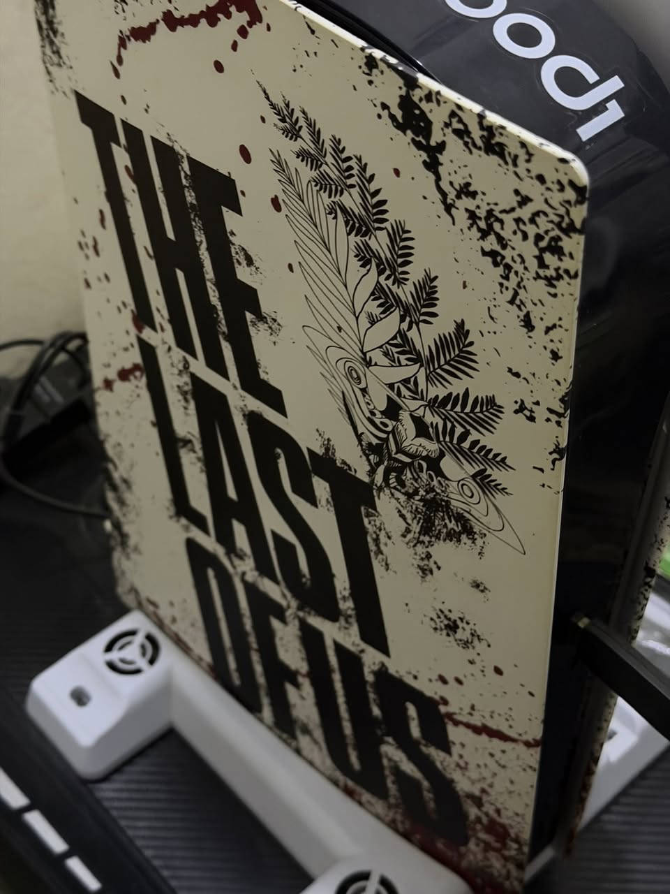 � بلايستيشن 5 للبيع – النسخة الأولى (مو الثانية) 🔥
فرصة مميزة لعشّاق السلاسة والأداء القوي 🎮

🎯 النسخة الأولى من PlayStation 5

فرق وزن حوالي 175 غرام عن النسخة الثانية (تبريد أفضل وثبات أعلى)

📦 الجهاز نظيف جداً جداً – استخدام خفيف

🔒 الجهاز مامفتوح أبداً

✨ المحتويات والإضافات:

 • 🎮 يد أصلية

 • 🎮 يد ثانية أصلية

 • 🕹 يد مغناطيس (مبدل كيوره – زوج فقط بـ 50 ألف)�🔥 مخصصة لمحبي كود – سلاسة باللعب وفرق واضح عن العادية

 • ❄️ مبرد PS5

 • 💿 قرص لعبة Battlefield V

 • 🎧 سماعة HyperX Cloud – النسخة الأولى

 • 🔋 UPS 2500

 • 🖱 ماوس باد

 • ⌚ ساعة رقمية

 • 🪑 ميز كيمنك

 • 🎁 كفر The Last + الكفرات الأصلية

 • 📦 جميع ملحقات البلايستيشن الأصلية موجودة

💯 ضمان سنة كاملة على الجهاز – أي شي يصير بيه أتحمله

💰 السعر: 850 ألف – بيه مجال 

📍 الموقع: بابل / الحلة

🏠 الفحص من البيت قبل الشراء

🚚 توصيل لا يوجد

رقمي ***********
