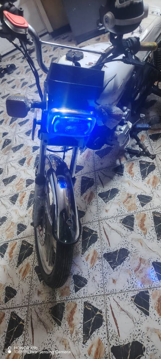 سلام عليكم دراجه سيفان 2022 أوراق كامله مكينه مامفتوحه شلعه ومعدل تاكل الكاع لايتات اشاير سلف هندر كله شغال باتري جديد تايرات جدد وياله جدد مكان جزيره بغداد سياحيه خاص مفتوح رقم هاتف ***********     475 وبيها مجال
