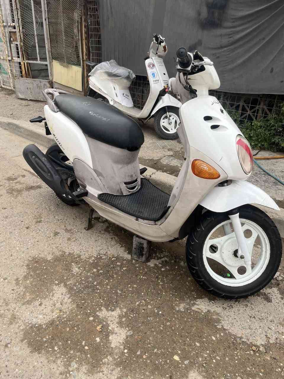 السلام عليكم دراجه فله نضيفه لي نقص مابيه أوراق كامله دراجه نضيفه كلش السعر 700المكان بغداد العزابيه ***********
